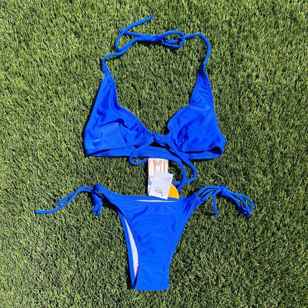 Fixed Triangle Top with Center Decorative String Tie